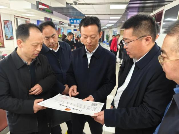 市行政审批服务局党组书记、局长丁军督导检查包保单位食品安全“两个责任”落实情况