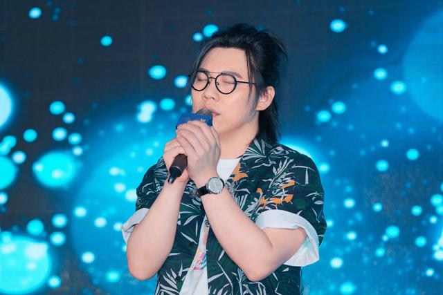 《好声音》冠军近照，李琦身材圆润认不出来，冠军不一定有好前途