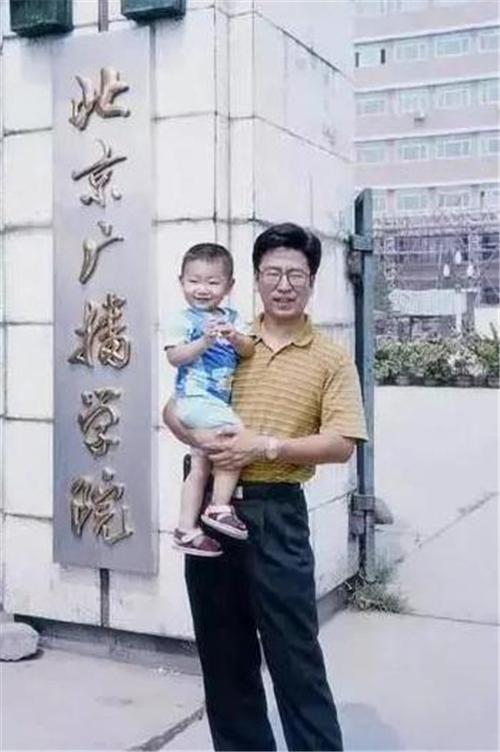 白清扬：白岩松“放养”出来的学霸，保送伦敦国王学院读蒙古学