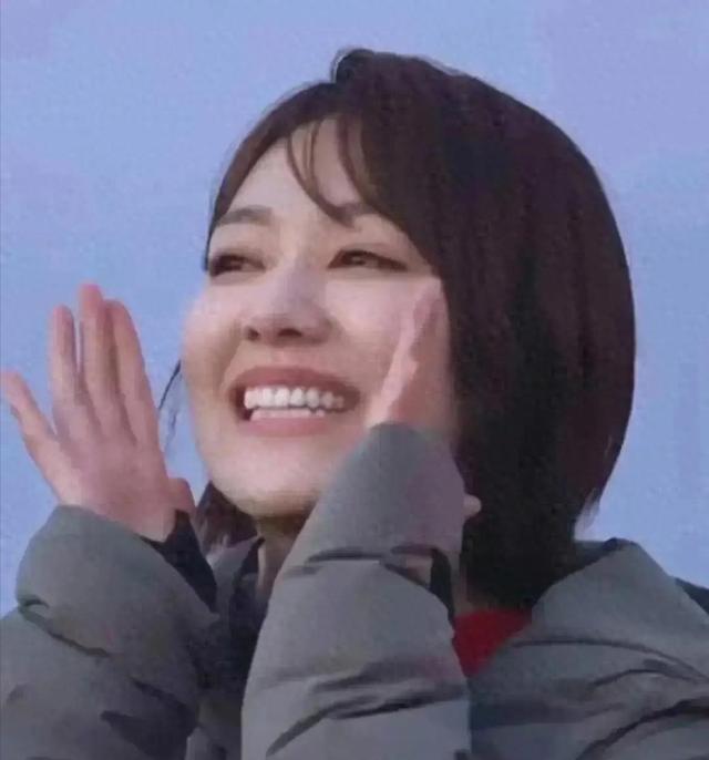 王冠夫妇甜蜜亮相首次公开合影，早前已透露与小尼的深厚情谊