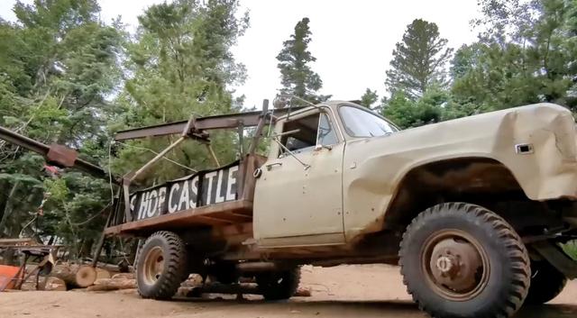 一句玩笑，美国少年用半个世纪，给自己造了一座奇幻城堡!