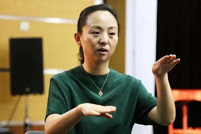 “消失”已久的邰丽华，在结婚生子后，已经走上了另外一条大道