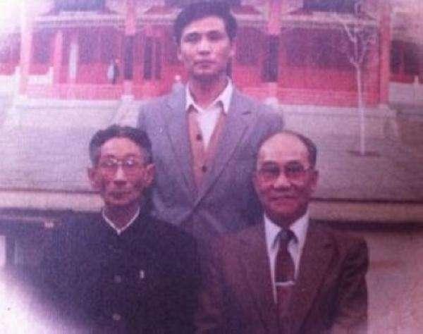 他给马三立当捧哏却未曾大火，师弟学生和徒弟那是相当不错