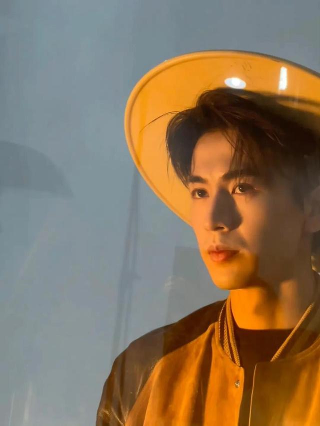 仅一天娱圈又出6个瓜,蔡徐坤被曝整容,张凌赫遭内涵,都是大瓜