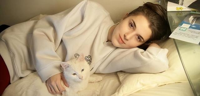 央视最火外籍女星金小鱼,爱上中国小伙却遭抛弃,她如今怎么样了