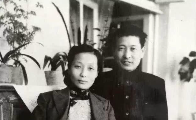 军委副主席赶往江苏给钟期光扫墓，皱眉批评：你们工作只看职务？