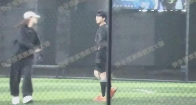 千万粉丝男星恋情揭晓，30岁童星恋上素人小姐姐，买菜做饭已同居