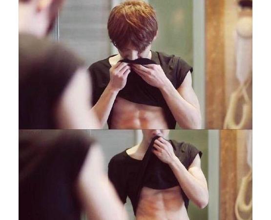 男星腹肌大盘点,王源8块,他的腹肌让人不舍得眨眼!