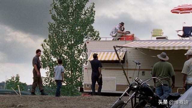 《行尸走肉》第一季：沦陷的亚特兰大背后，是人性两极的较量