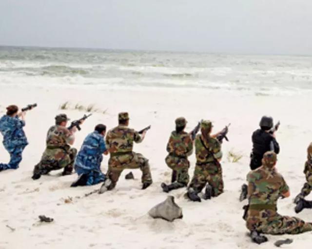 《环太平洋》你们都听过，山寨度极高的《环大西洋》了解一下？