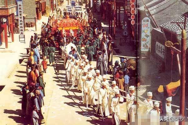 《红楼梦》王熙凤得了下红之症为什么瞒着众人？她26岁病死怪谁？