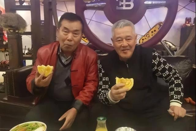 何庆魁儿子为77岁的父亲办八十大寿，魏三台上发火，寿宴成笑话！