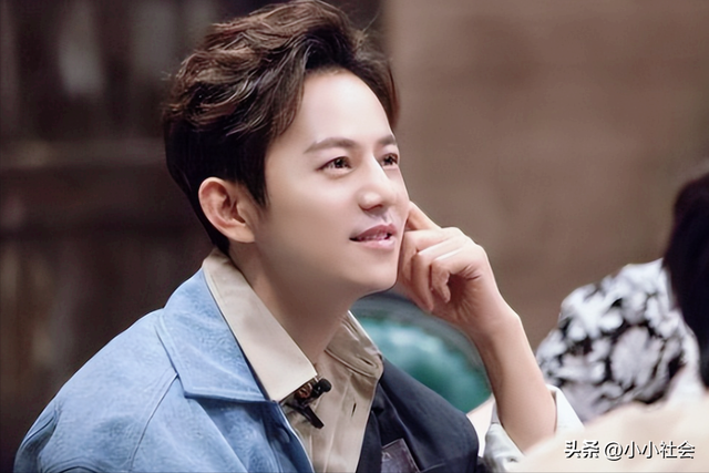 50 岁何炅身价过亿无妻无子，红 30 年到底图啥？