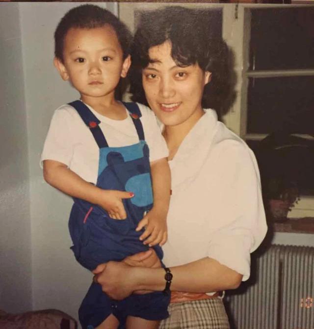 明星与父母合照：刘诗诗妈妈有气质，杨迪妈妈最让我惊讶