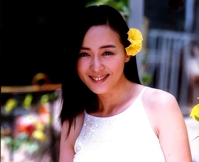 51岁女演员李琳:被前夫一巴掌扇到离婚,二婚嫁给世界冠军很幸福