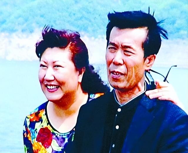 何庆魁儿子为77岁的父亲办八十大寿，魏三台上发火，寿宴成笑话！