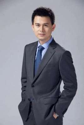 魏哲浩(湖南“省脸”魏哲浩为长女庆生，46岁白发抢镜，14岁彤彤身高173)