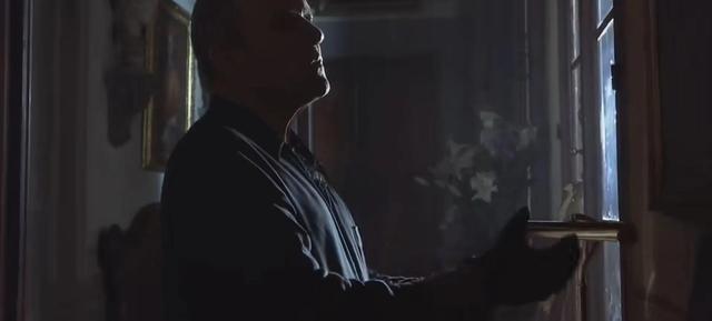 《沉默的羔羊2》汉尼拔系列——可怕食人魔为爱复出单手开脑壳