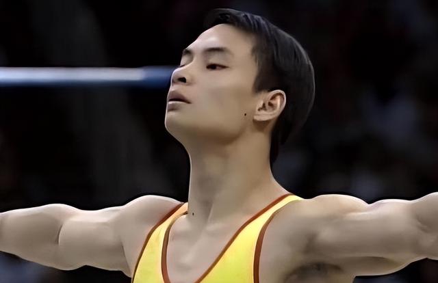 体操兄弟成世界冠军，退役后娶美貌妻子，如今身价上亿没有孩子