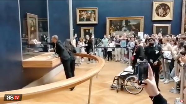 突发!达·芬奇名画《蒙娜丽莎》被人抹了蛋糕