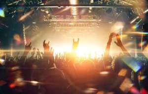 好声音导演(《好声音》大老板，身家缩水125亿)