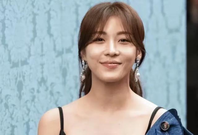 《色即是空》女主角——河智苑，如今已经年过40，风情却丝毫未减