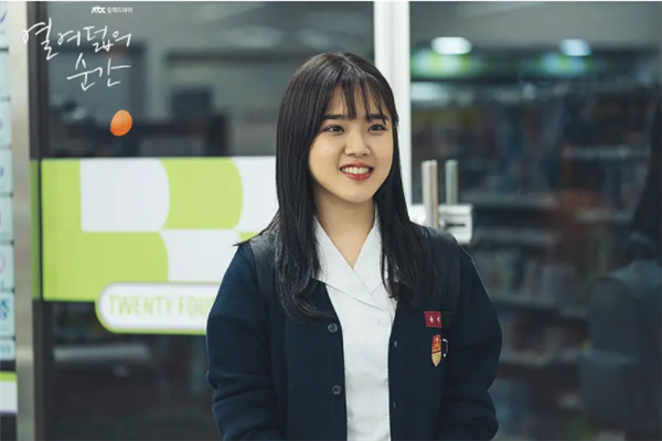 十八岁的瞬间每周几更新在哪看，十八岁的瞬间女主是谁演的