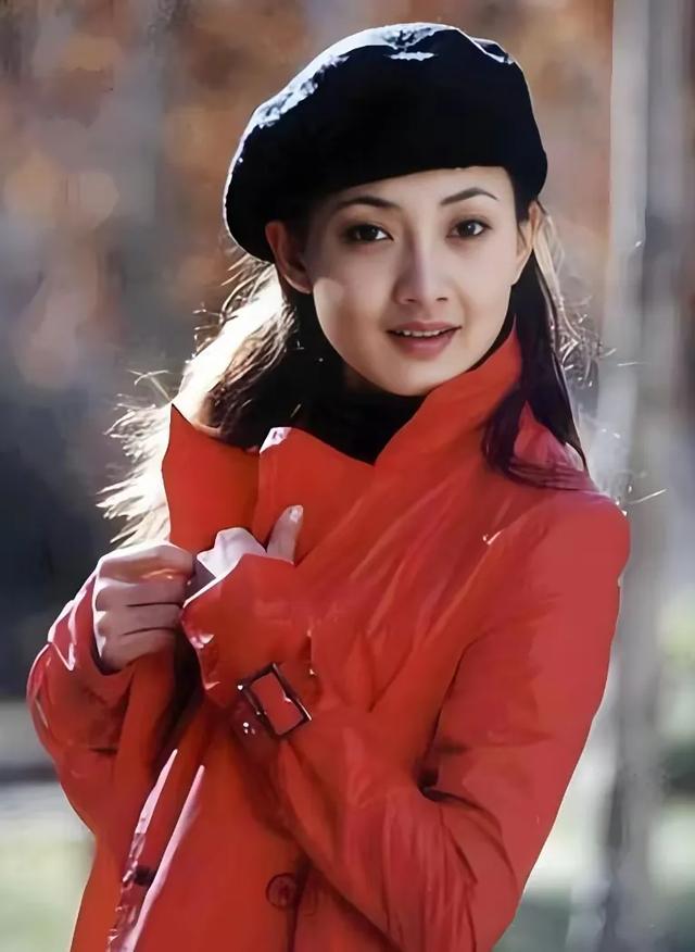 52岁牛莉身姿曼妙,肥乳厚臀彰显丰腴美,微胖更显女人风情