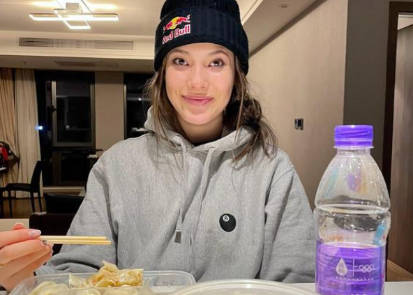 中国滑雪公主谷爱凌，名字中有母亲的心酸事，让人为之感动得想哭