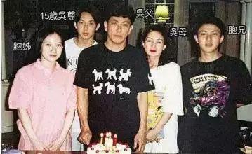 明星与父母合照：刘诗诗妈妈有气质，杨迪妈妈最让我惊讶