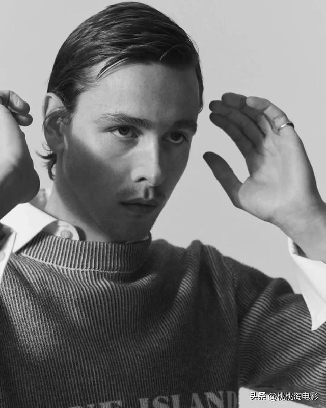 95后英伦男星哈里斯·迪金森杂志大片，忧郁文艺气质星途坦荡