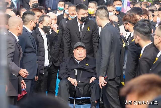 竹联帮帮主黄少岑去世！传新帮主身份，纵横江湖30年喜喝酒与热闹