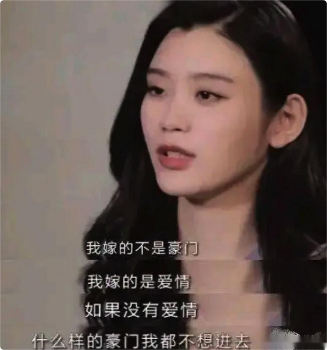 1米78奚梦瑶走秀，跟1米73何猷君同框，把人情世故体现得淋漓尽致