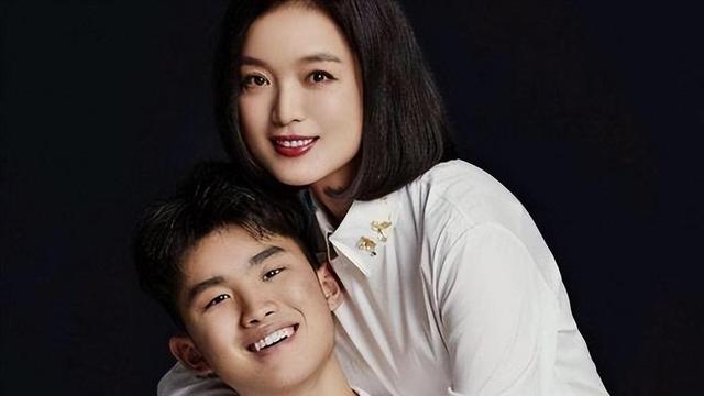 歌手白雪：38岁离婚，独自养子，却在44岁嫁下8岁的老公