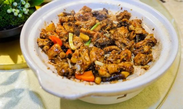 周星驰电影《食神》原型厨师是他？地标美食品鉴团探味他代言的广州餐厅