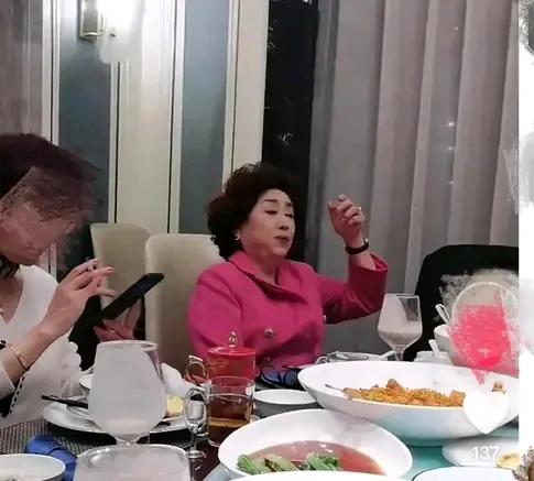 天啊！《老娘舅》演员们现在干啥？有人疯狂接广告，有人旅游……