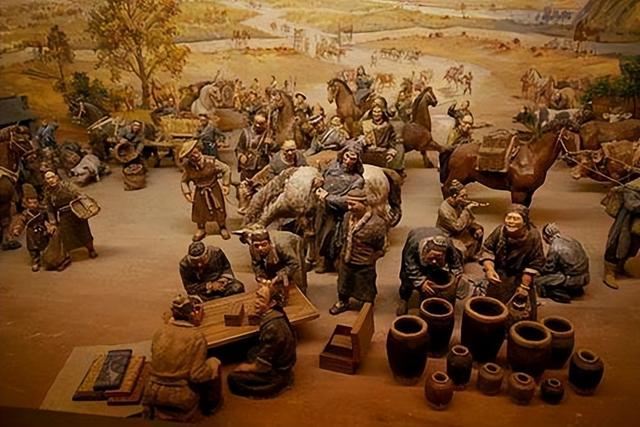 清朝人为什么把前面的头发剃掉，后面却要留一条辫子？原因在这