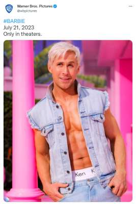 芭比真人版(真人版《芭比》公布男主定妆照，瑞恩·高斯林金发秀肌肉“吓坏”中外网友)