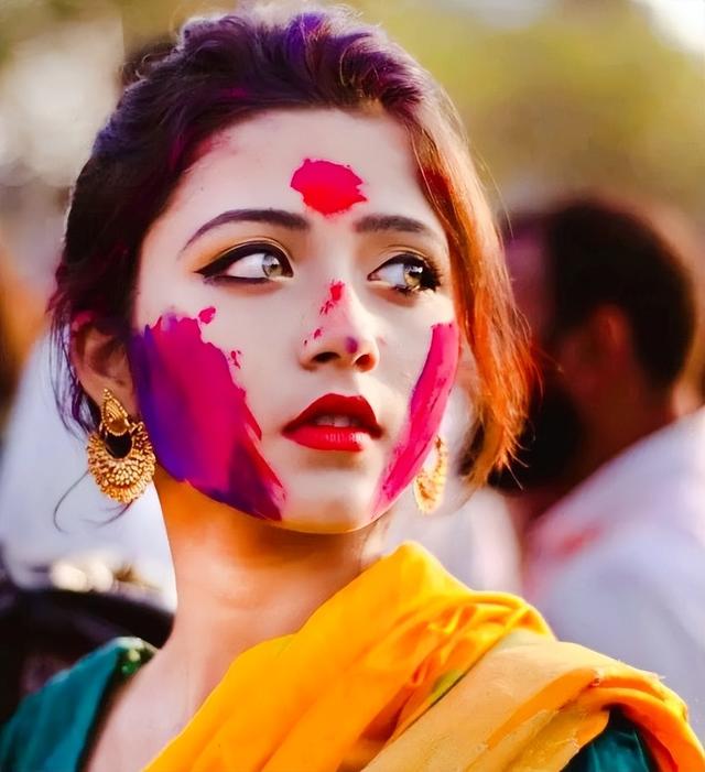 印度美女花期太短：19年爆红的17岁“油彩少女”，婚后胖到认不出