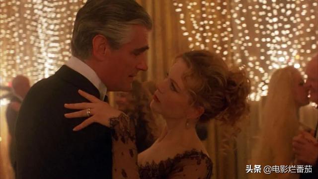 《大开眼戒》：阿汤夫妇在电影公映后离婚，导演在公映前突然死亡