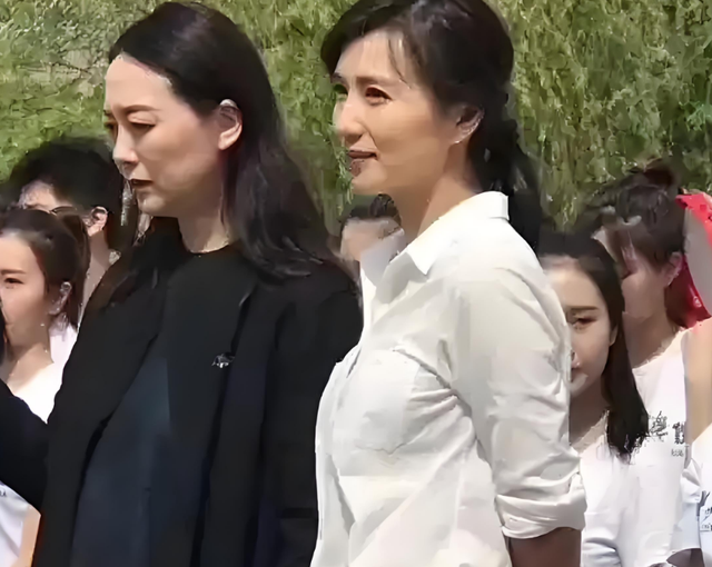 “万人迷”陈好，30岁嫁给二婚刘海峰，婚后连生3胎如今幸福不己