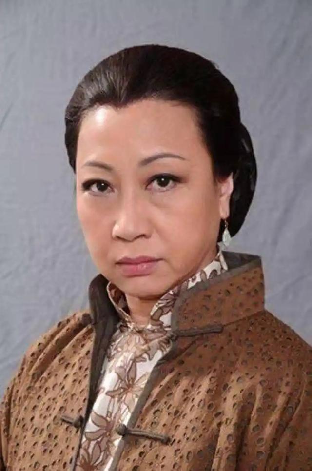 元秋:中年被坑一蹶不振,机缘巧合陪师妹试戏,54岁迎来人生巅峰