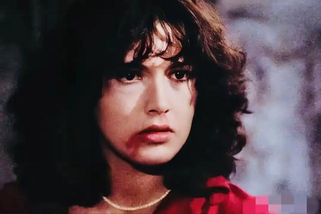 女子监狱片,很“黄暴”!这6部惊悚片,绝美中透着一股诱惑