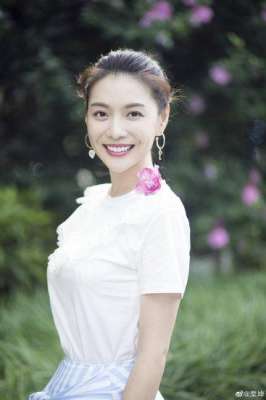 跨界歌王主持人(北京台主持人栗坤辞职，刘涛接替主持《跨界歌王》)