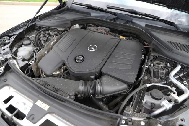 奔驰GLC:奔驰7座SUV优惠15万!内饰氛围感拉满,轴距2977mm!