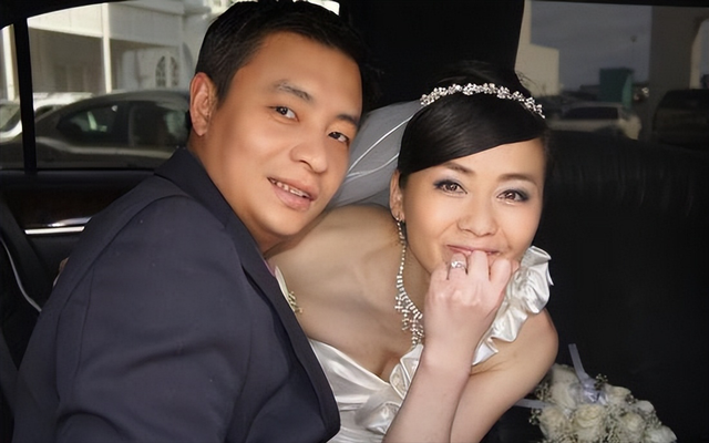 体操兄弟成世界冠军，退役后娶美貌妻子，如今身价上亿没有孩子