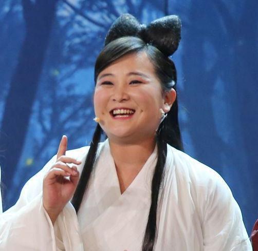 36岁贾玲当年是校花，网友以为她讲笑话，看到照片后信了