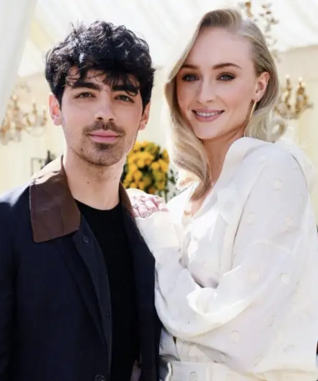 “二丫”沧桑得像40岁，《权力的游戏》热播12年，童星颜值大变样