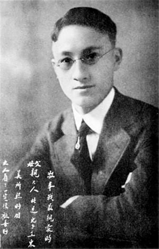 大诗人徐志摩:一表人才,逼原配打胎被骂,下场极惨手脚烧成焦炭