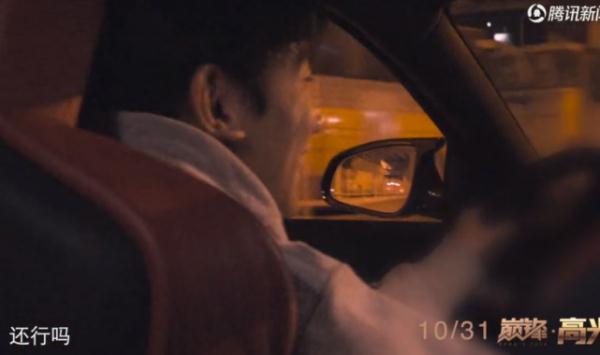 王源顺利考到驾照,开心得意开车转悠